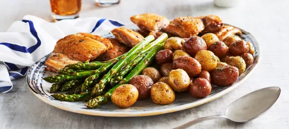 A one tray meal with veggies and chicken.