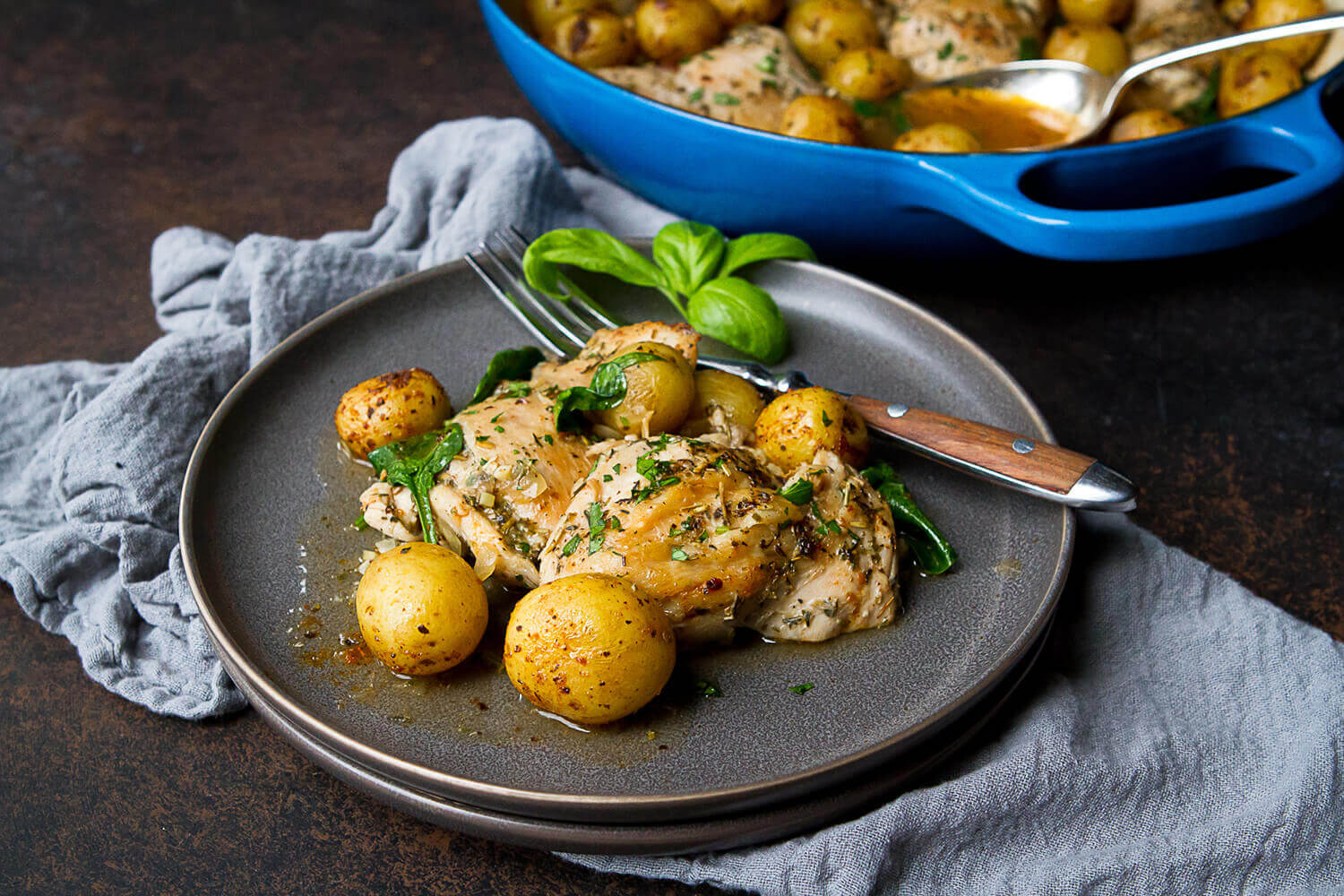Casserole de poulet braisé et de pommes de terre