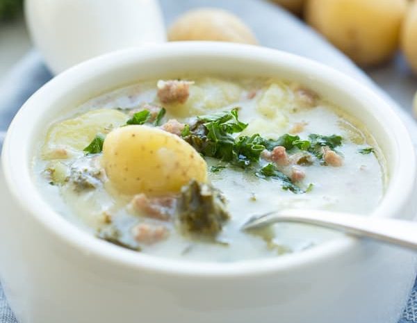 Slow cooker zuppa toscana.