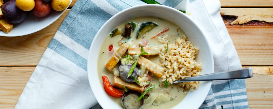 A bowl of vegan Thai green curry.