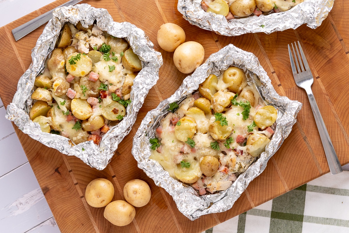 Foil packs of chicken cordon bleu foil packets.