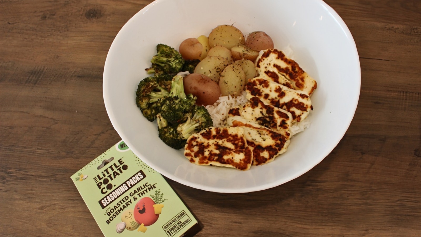 A grilled bowl of halloumi and veggies.